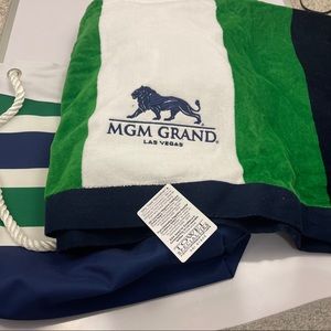 Beach/ Pool rope handle tote with matching…